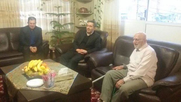 عیادت رئیس دانشگاه علوم پزشکی مازندران از پدرشهیدان محمدزاده
