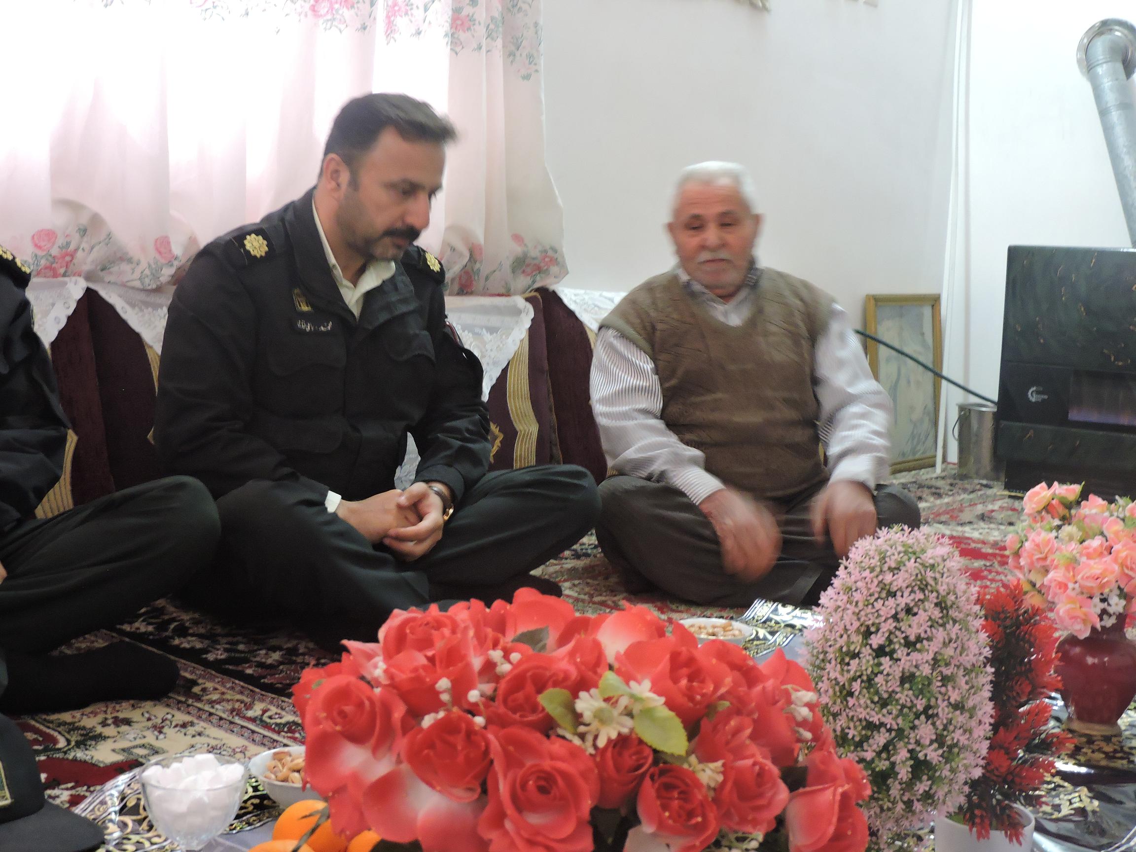 فرمانده انتظامی شهرستان سیمرغ / دیدار با خانواده شهدا پشتوانه معنوی پلیس است
