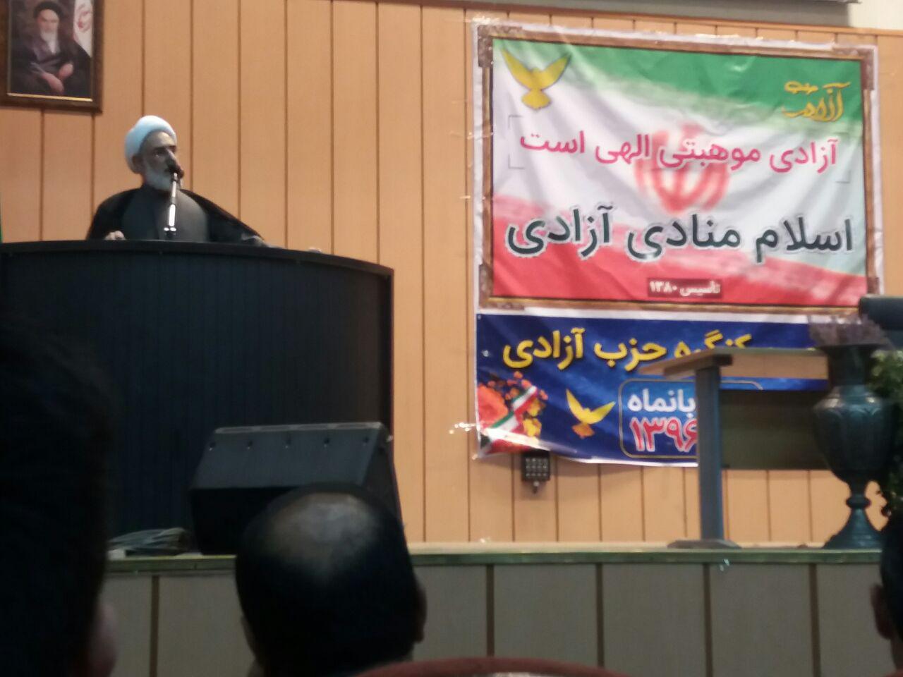 حجت‌الاسلام رسول منتجب‌نیا قائم مقام حزب اعتماد ملی:آزادی، قدرت و حق انتخاب، همزاد انسان و جزو فطرت او است.