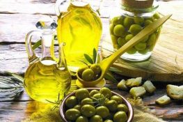 ۷ دلیل شگفت انگیز برای مصرف روغن زیتون