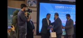 تجلیل از کارگزاران فعال در آیین گرامیداشت بیست‌ویکمین سالروز تاسیس بیمه دی 